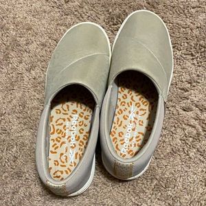 Women’s Reebok shoes